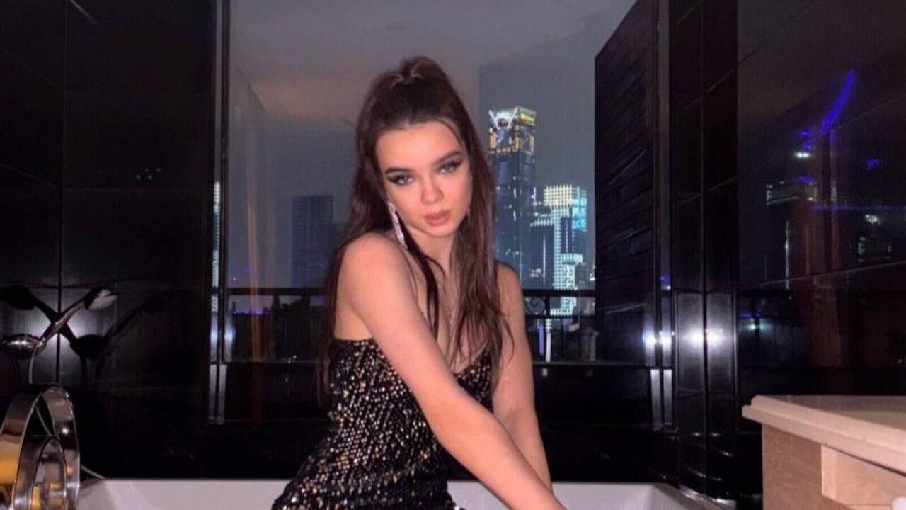 Free Naked LizaButer