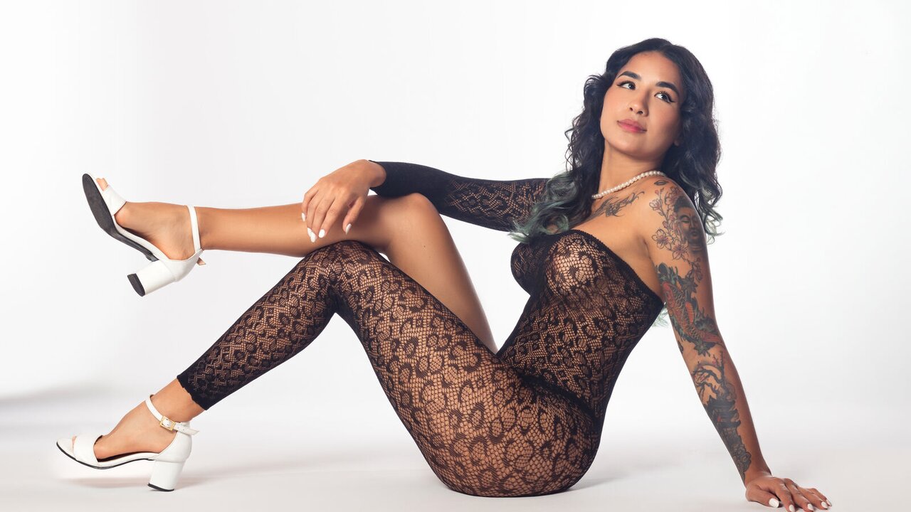 Free Naked VickyHilly